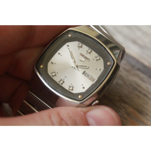 Vintage 1985 Seiko Square Automatic Mens Silver Watch W/daydate & Diamond accent - Picture 1 of 8